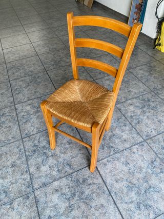4 sillas de haya barnizada maciza 80 € las 4