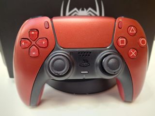 CONSOLA PS5 FAT 825 GB EDICION ESPECIAL SPIDERMAN + MANDO ROJO + CABLES