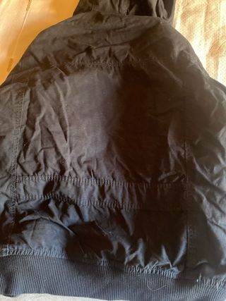 Cazadora reversible negra y gris.multiples bolsos