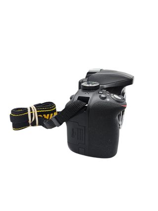 CAMARA DE FOTOS NIKON D3300 + OBJETVO 18-55MM + CARGADOR