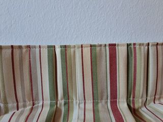 Cortinas ventana - Beige, rojo y verde.