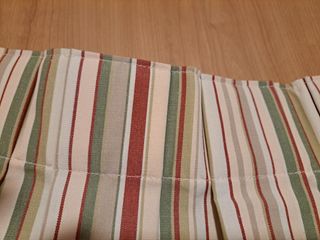 Cortinas ventana - Beige, rojo y verde.