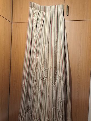 Cortinas ventana - Beige, rojo y verde.