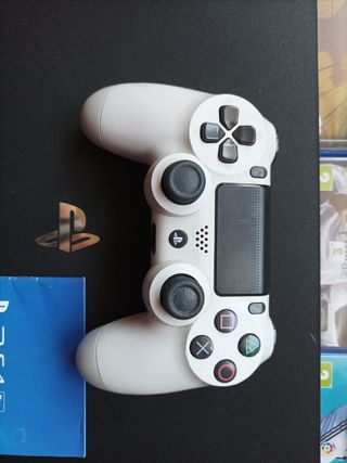 PS4 Pro (PlayStation 4 Pro) + 1 mando + 7 juegos