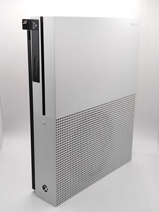 CONSOLA XBOX ONE S 500GB + CABLES