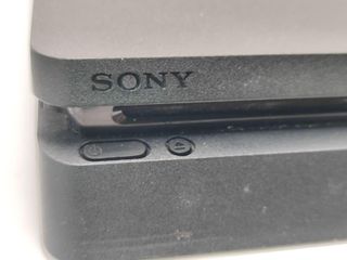CONSOLA PS4 SLIM 500GB NEGRO + CABLES * MARCAS DE USO *