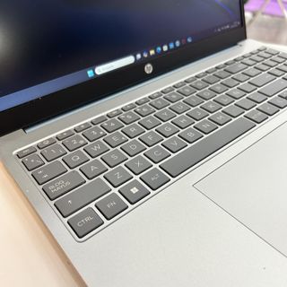 PORTATIL HP TPN-Q28 INTEL I3 N305 8GB RAM 500GB SSD+ CARGADOR