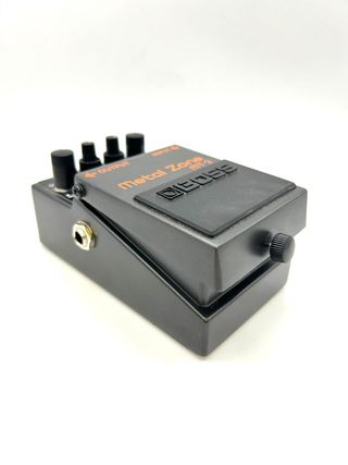 PEDAL MULTIEFECTOS GUITARRA BOSS METAL ZONE MT-2 + CAJA + CARGADOR