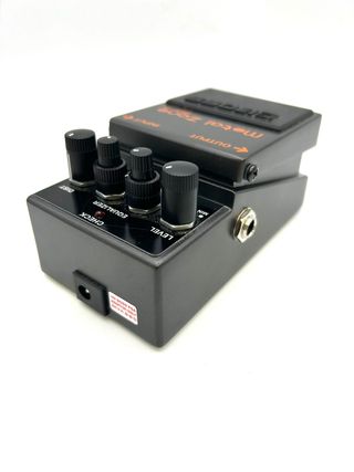 PEDAL MULTIEFECTOS GUITARRA BOSS METAL ZONE MT-2 + CAJA + CARGADOR