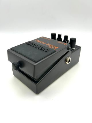 PEDAL MULTIEFECTOS GUITARRA BOSS METAL ZONE MT-2 + CAJA + CARGADOR