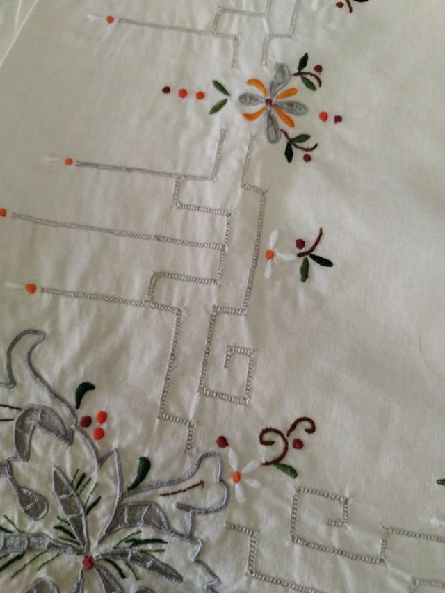 Mantel antiguo bordado