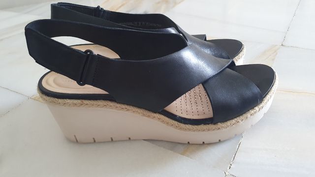 Sandalias Clarks negras - cuña
