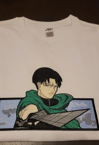 Maglietta Attack on Titan ricamata