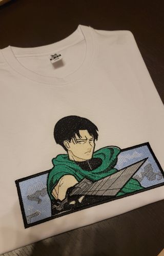 Maglietta Attack on Titan ricamata