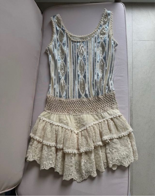 Vestido lentejuelas beige y plata