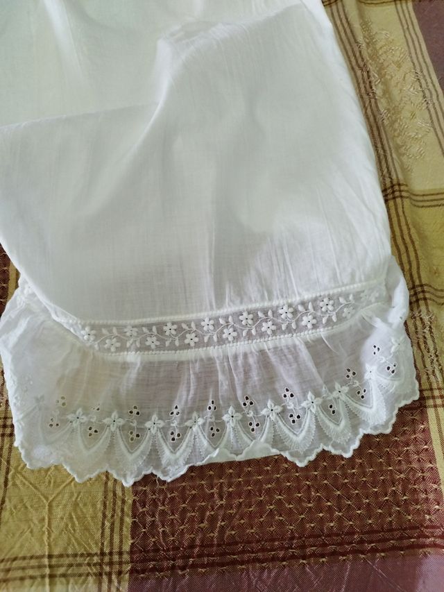Pantalones antiguos encaje blanco