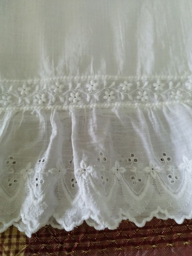 Pantalones antiguos encaje blanco