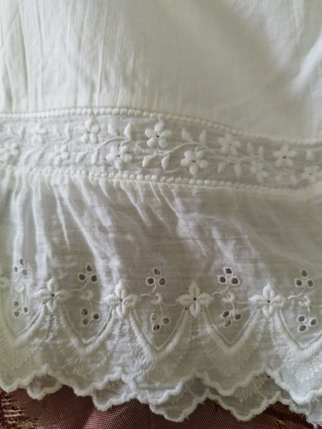 Pantalones antiguos encaje blanco