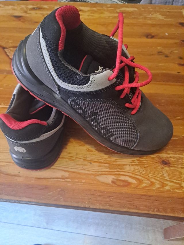 Zapatos seguridad - negros y rojos