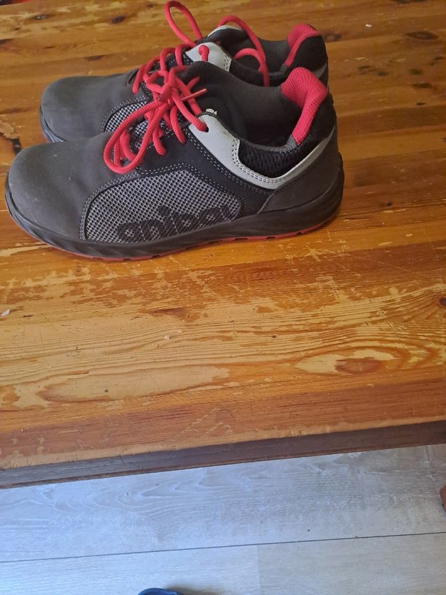 Zapatos seguridad - negros y rojos