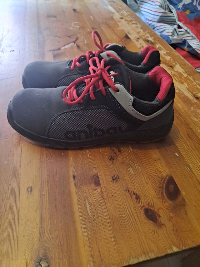 Zapatos seguridad - negros y rojos