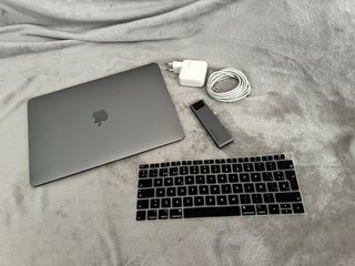 MacBook Air 13" Retina (2018) i5 con caja original