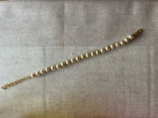 Pulsera perlas-blancas y dorado