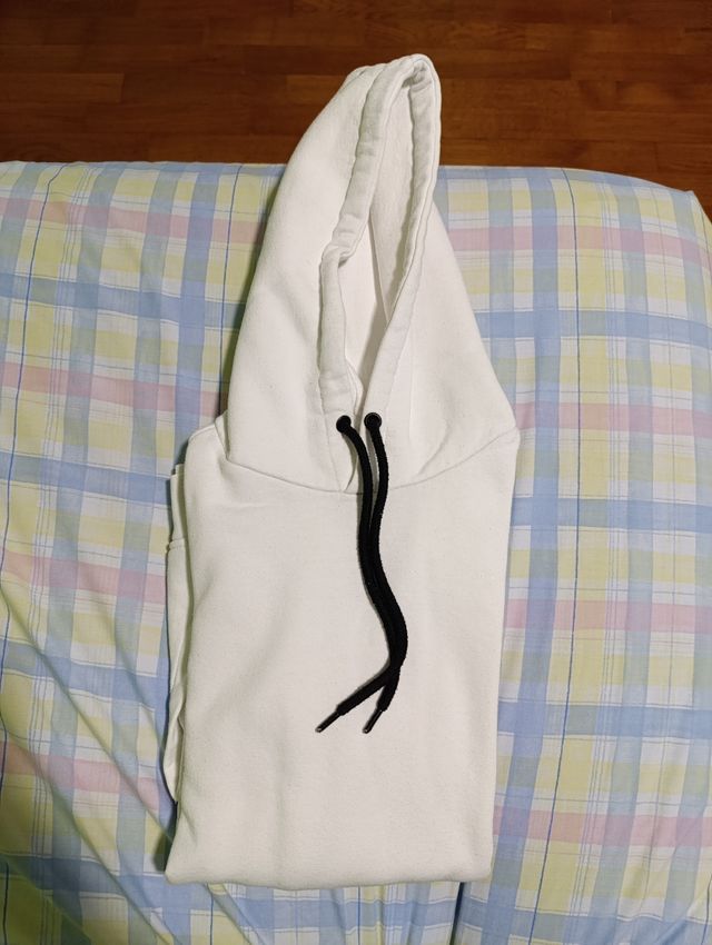 Sudadera blanca Bershka