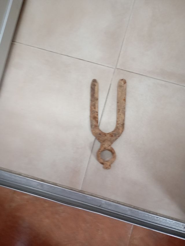 Azada antigua - herramienta jardín