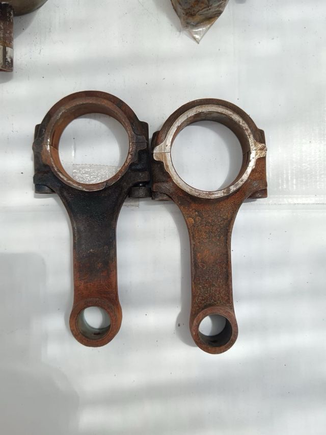 conjunto de dos Bielas moto BMW R 45,65 y otros 