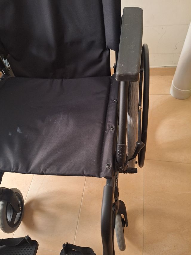 Silla de ruedas plegable ancho especial de 50 cmt