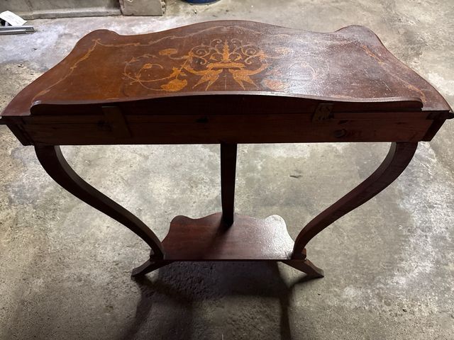 Mesa auxiliar antigua marquetería