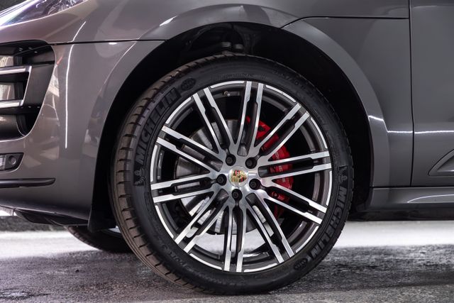 Porsche Macan Turbo (2015)