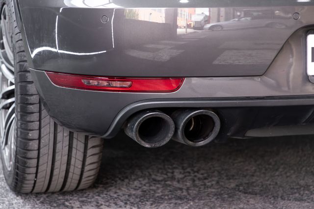Porsche Macan Turbo (2015)