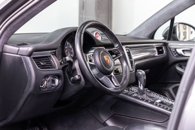Porsche Macan Turbo (2015)