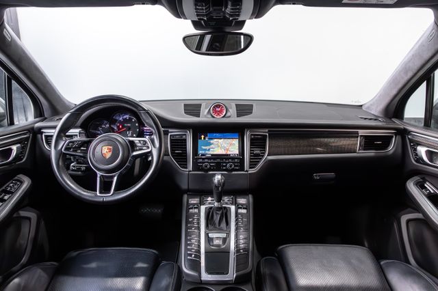 Porsche Macan Turbo (2015)