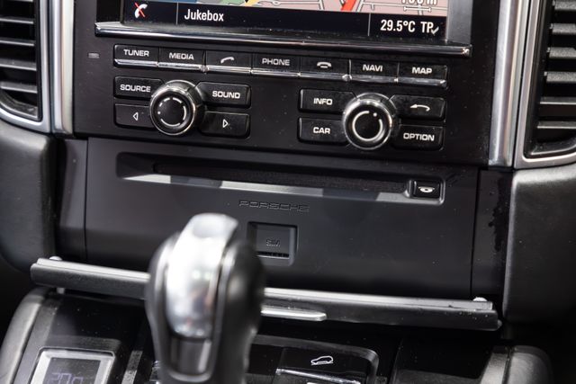 Porsche Macan Turbo (2015)