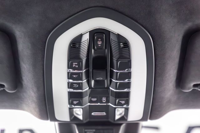 Porsche Macan Turbo (2015)