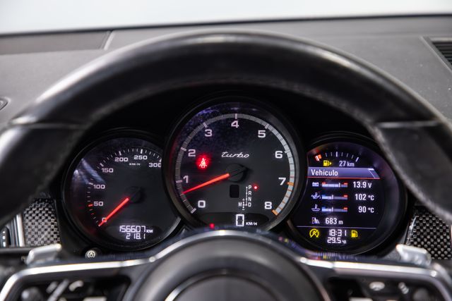 Porsche Macan Turbo (2015)