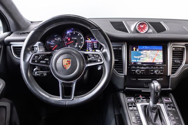 Porsche Macan Turbo (2015)