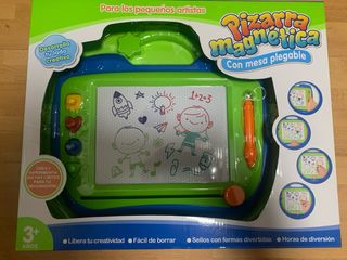 Pizarra magnética infantil con mesa pegable
