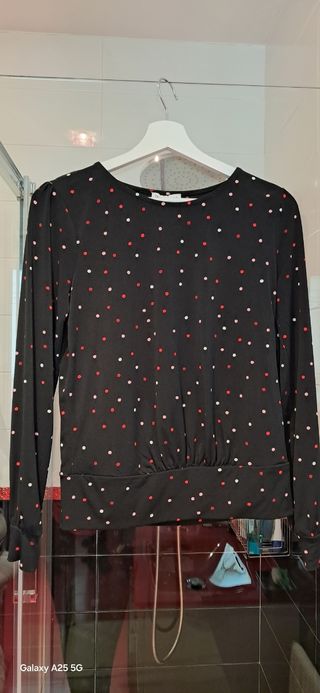 Blusa negra lunares multicolor