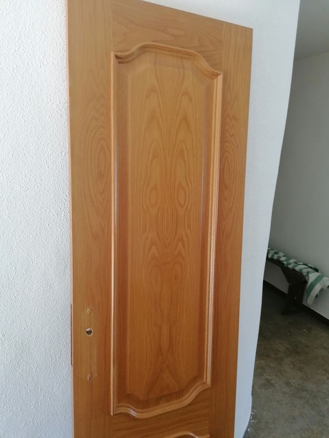 Puerta Uniarte roble barnizada 203x62, 5x3,5 cm