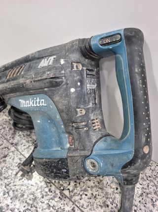 MARTILLO DEMOLEDOR MAKITA AVT HM1213C 1510W