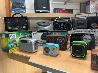 Radios Retro -  azul y marrón