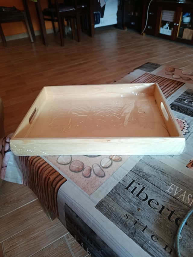 Vassoio in legno per la colazione