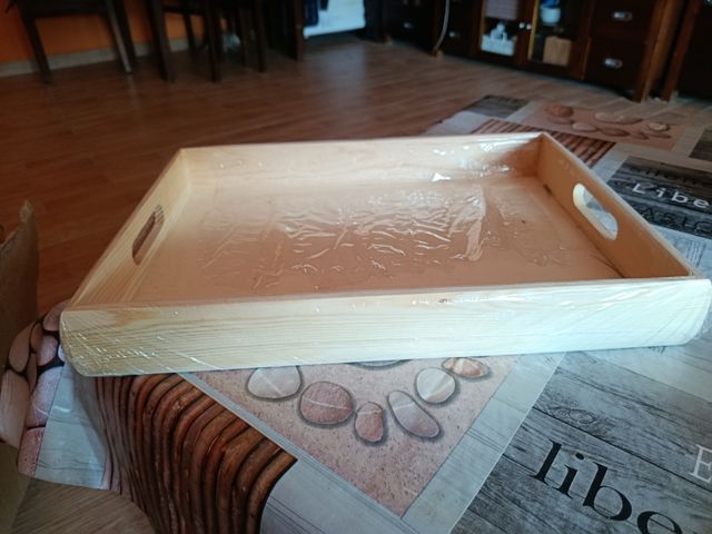 Vassoio in legno per la colazione