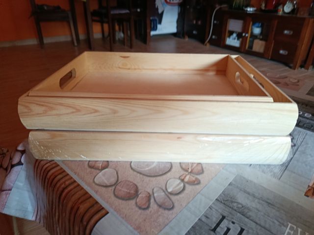 Vassoio in legno per la colazione