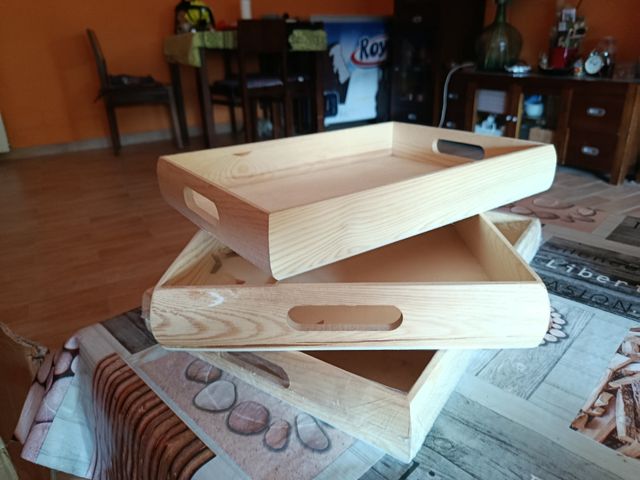 Vassoio in legno per la colazione