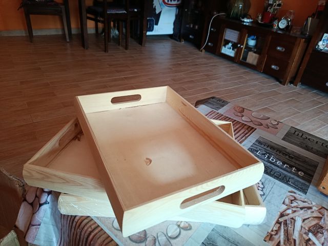 Vassoio in legno per la colazione